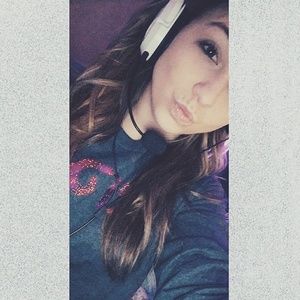 MEET YOUR POSHER MUAH 💋☺️